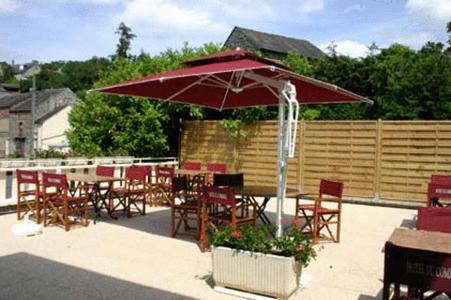 Logis Hotel Restaurant Du Commerce Pont-d'Ouilly Екстер'єр фото