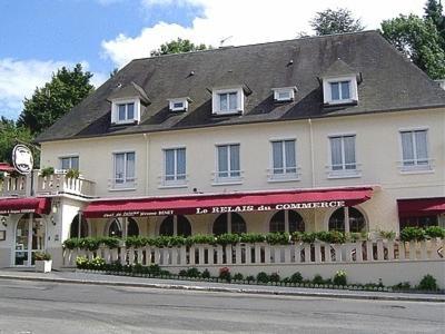 Logis Hotel Restaurant Du Commerce Pont-d'Ouilly Екстер'єр фото