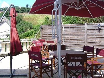 Logis Hotel Restaurant Du Commerce Pont-d'Ouilly Екстер'єр фото