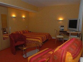Logis Hotel Restaurant Du Commerce Pont-d'Ouilly Екстер'єр фото