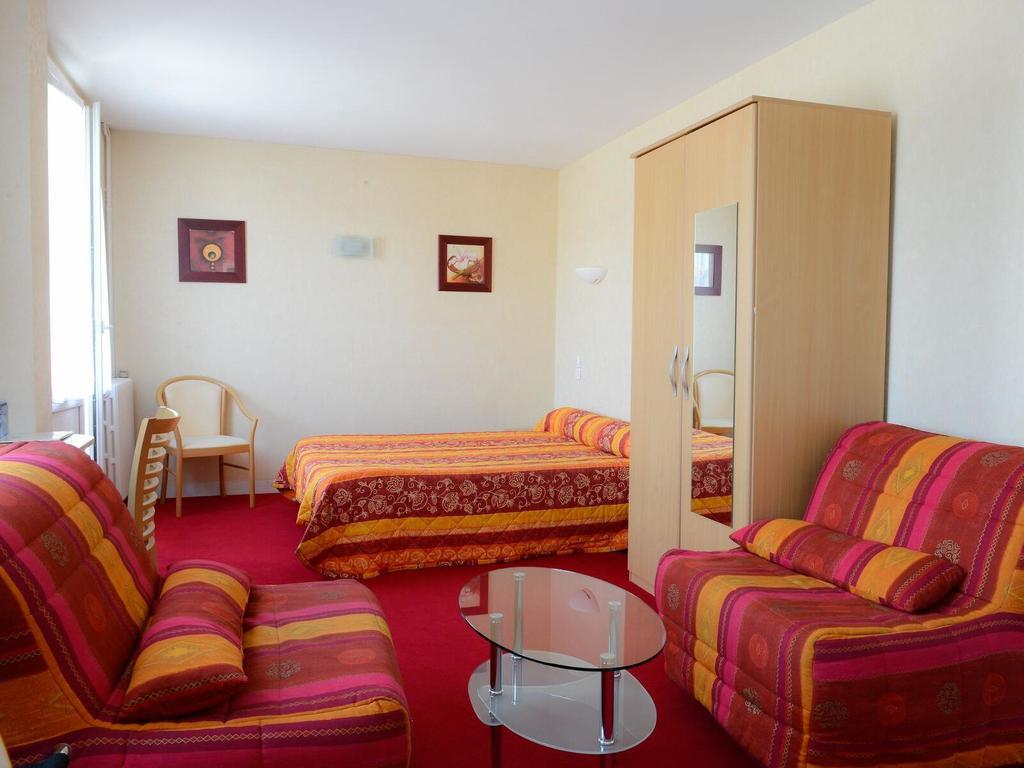 Logis Hotel Restaurant Du Commerce Pont-d'Ouilly Екстер'єр фото