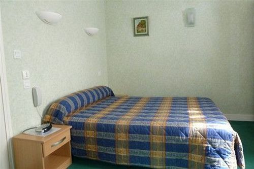 Logis Hotel Restaurant Du Commerce Pont-d'Ouilly Екстер'єр фото
