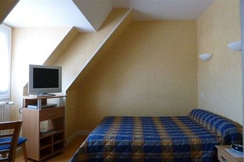 Logis Hotel Restaurant Du Commerce Pont-d'Ouilly Екстер'єр фото