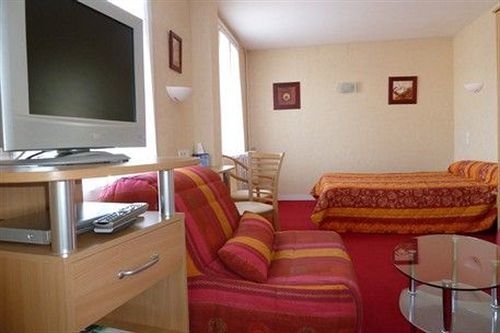 Logis Hotel Restaurant Du Commerce Pont-d'Ouilly Екстер'єр фото